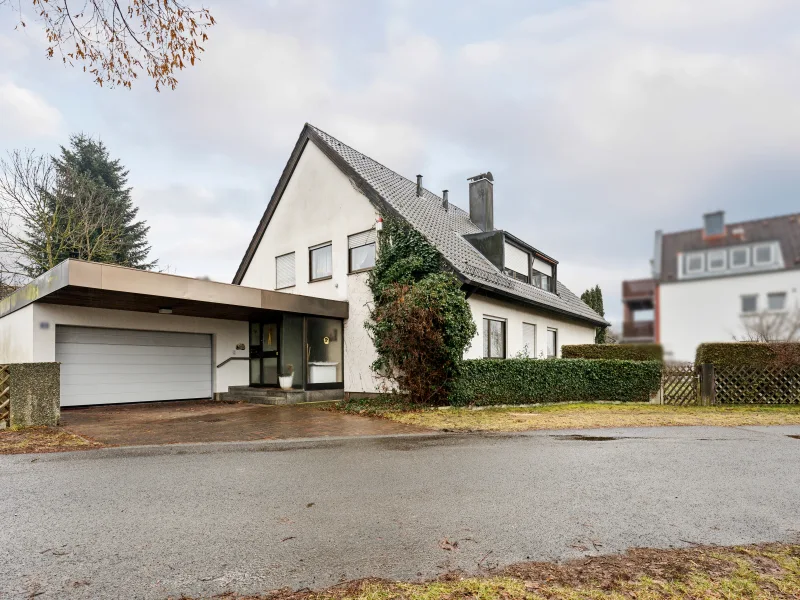 Titelbild - Haus kaufen in Nürnberg - Großzügiges und freistehendes Ein- bis Zweifamilienhaus in begehrter Lage von Nürnberg-Ziegelstein