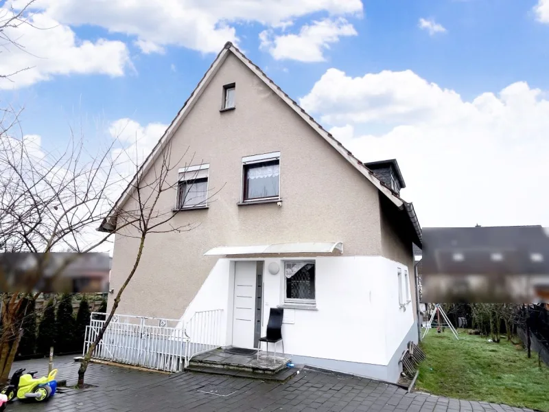 Hausansicht - Haus kaufen in Siegburg - Charmantes Einfamilienhaus mit großem Potenzial in guter Lage von Siegburg-Kaldauen