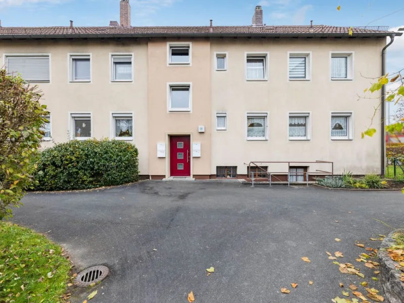 Ansicht - Wohnung kaufen in Feucht - Gepflegte, vermietete 3-Zimmer-Hochparterre-Wohnung mit Balkon in Feucht