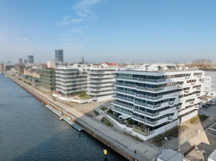 Wohnen mit Blick auf die Spree - Wohnung kaufen in Berlin - Luxus mit 4-Zimmern auf ca.140 qm, freier Spreeblick von großer Terrasse und Bootsanleger in Südlage