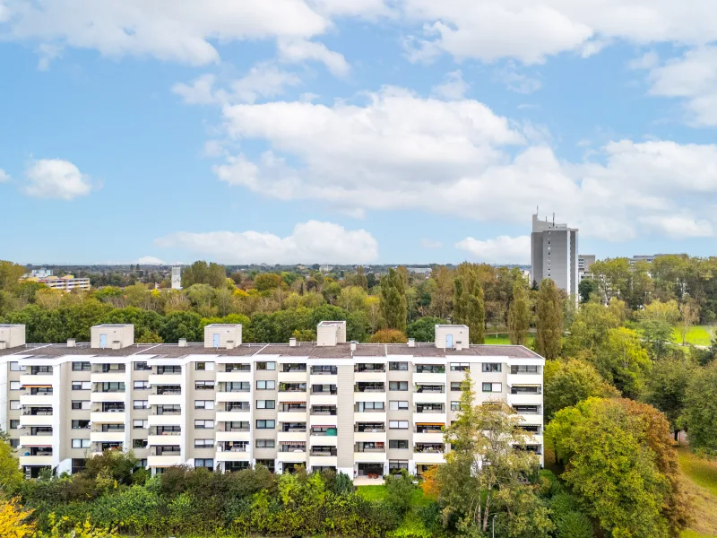 Hausansicht - Wohnung kaufen in Puchheim - Bezugsfrei! Gepflegte 3-Zi. EG-Terrassenwohnung in Puchheim fußläufig zur S-Bahn