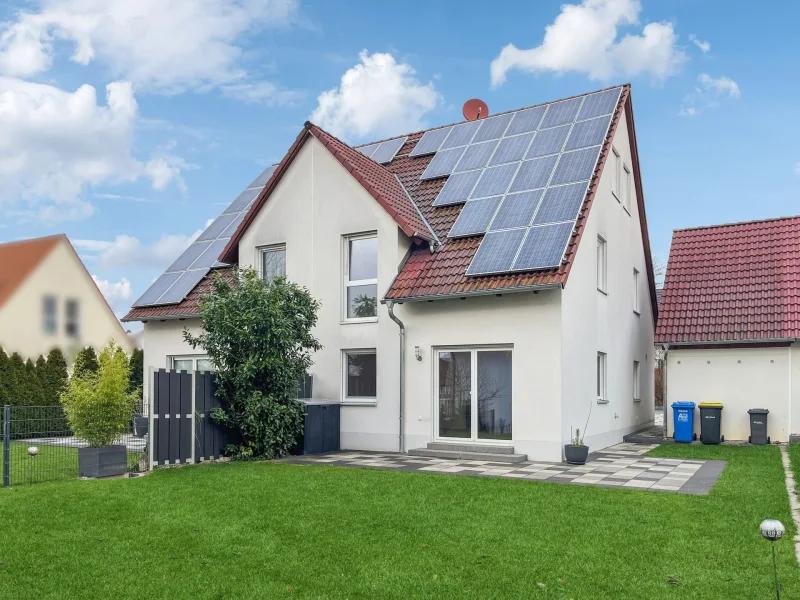 Blick vom Garten - Haus mieten in Bindlach - Moderne Doppelhaushälfte sofort bezugsfrei in Bindlach