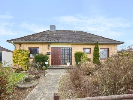 Titelbild - Haus kaufen in Lauenburg - Charmantes Einfamilienhaus mit Garten in Lauenburg/Elbe – Viel Potenzial für Ihre Gestaltungsideen!