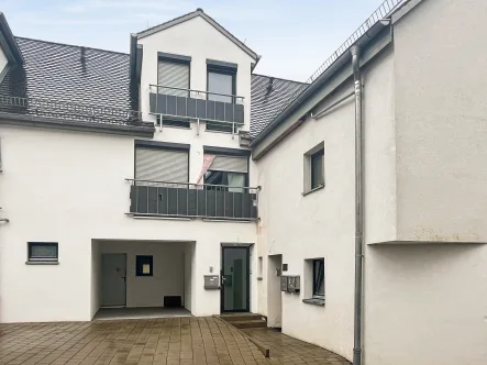 Außenansicht - Wohnung kaufen in Cadolzburg - Charmante 2-Zimmer-Maisonettewohnung über 3 Etagen mit Stellplatz  in Cadolzburg