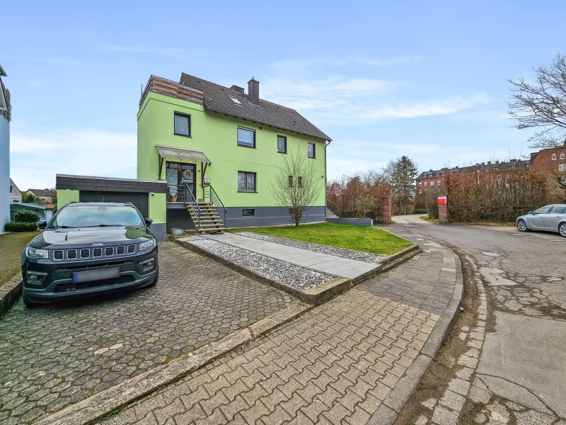 Ansicht - Haus kaufen in Düren - Düren Niederau - Aufwendig modernisiertes Zweifamilienhaus in begehrter Lage