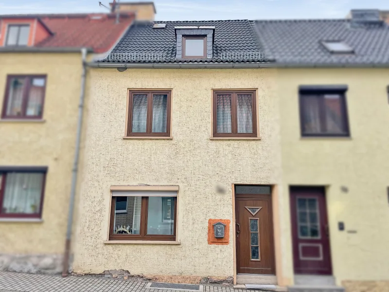 Titelbild - Haus kaufen in Unterwellenborn - Kaufen und Einziehen - Reihenmittelhaus mit Garten und Garage in Kamsdorf