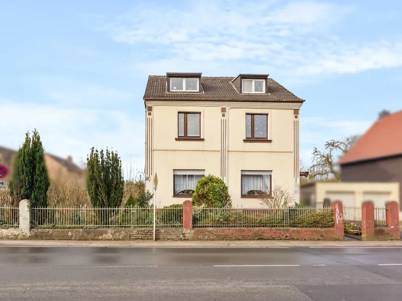 Frontansicht 1 - Haus kaufen in Dortmund - Renovierungsbedürftiges Dreifamilienhaus mit viel Potenzial für Eigennutzer/Kapitalanleger in Asseln