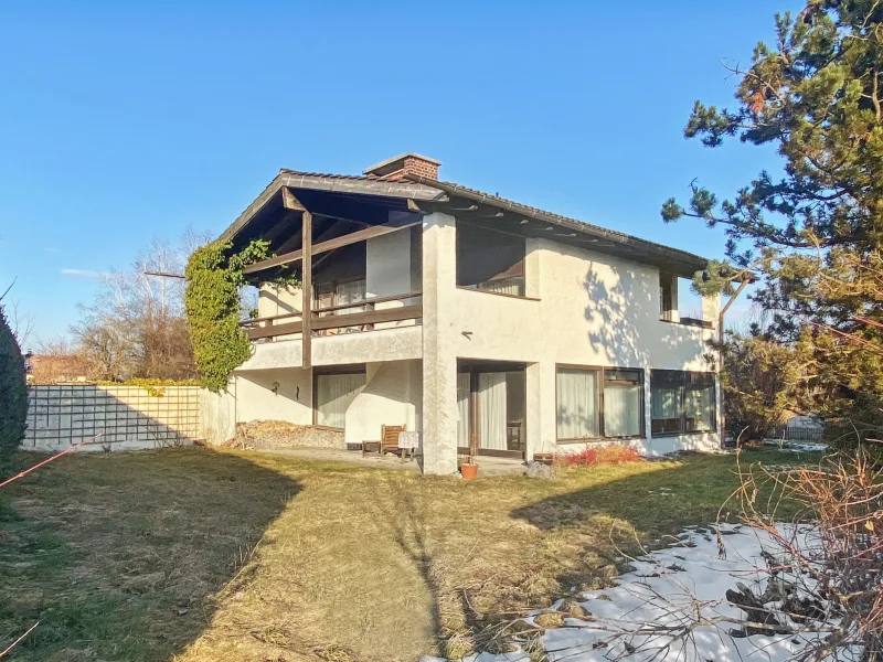 Ansicht - Haus kaufen in Greiling - Greiling: Ansprechendes Architektenhaus mit Blick auf großem Grundstück 