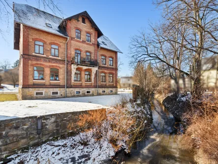 Hausansicht - Haus kaufen in Niederwürschnitz - Denkmalgeschütztes Mehrfamilienhaus in historischer Fabrikantenvilla in Niederwürschnitz