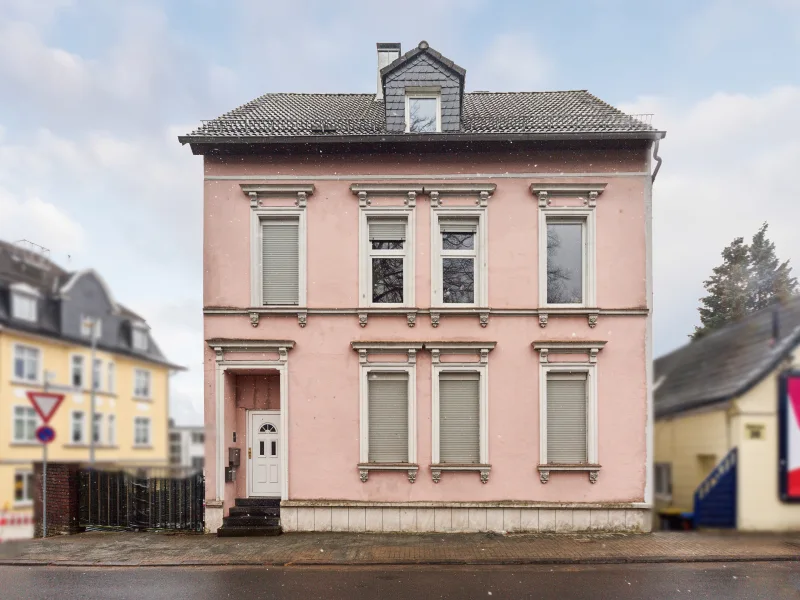 Titelbild - Haus kaufen in Remscheid - Attraktive Gelegenheit in Remscheid: 2 Wohneinheiten und 1 Gewerbeeinheit