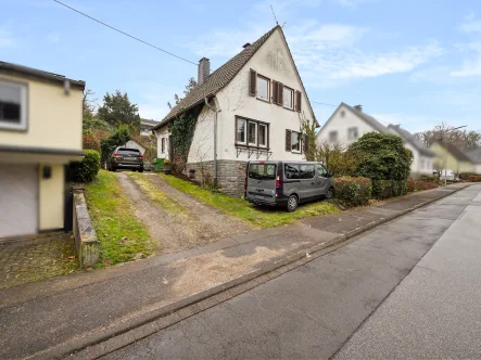 Hausansicht - Haus kaufen in Gummersbach - Kleines Einfamilienhaus mit sonnigem Garten in begehrter Lage von Gummersbach 