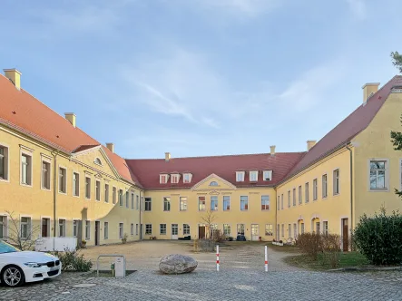 titel - Wohnung kaufen in Klipphausen - Modern Wohnen im Schloß nahe Dresden und gute Anbindung an A4