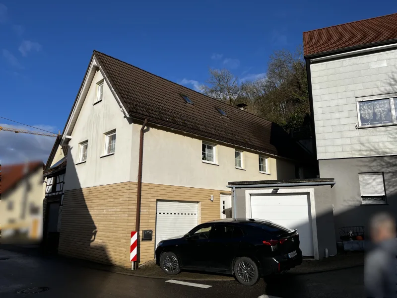 Hausansicht - Haus kaufen in Widdern - Liebevoll renoviertes Einfamilienhaus mit großem Garten in Widdern-Unterkessach