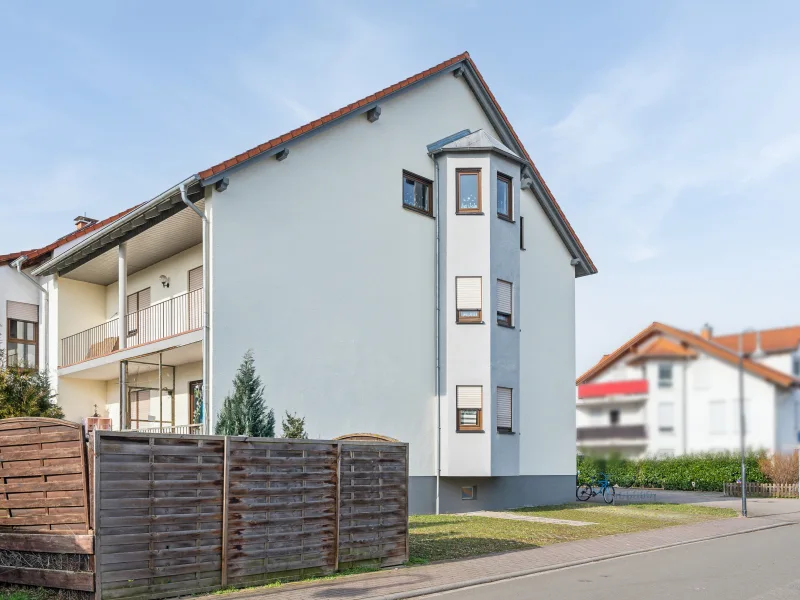 Außenansicht 1 - Wohnung kaufen in Böhl-Iggelheim - Vermietete 3-Zimmer-Dachgeschosswohnung in Böhl-Iggelheim