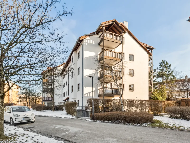 Hausansicht - Wohnung kaufen in Germering - Attraktive 2-Zimmer-Wohnung mit Westbalkon und Garagenstellplatz in Germering