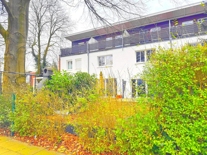 Titelbild - Haus kaufen in Hamburg - Schönes Mittelreihenhaus mit viel Platz für die ganze Familie in Hamburg