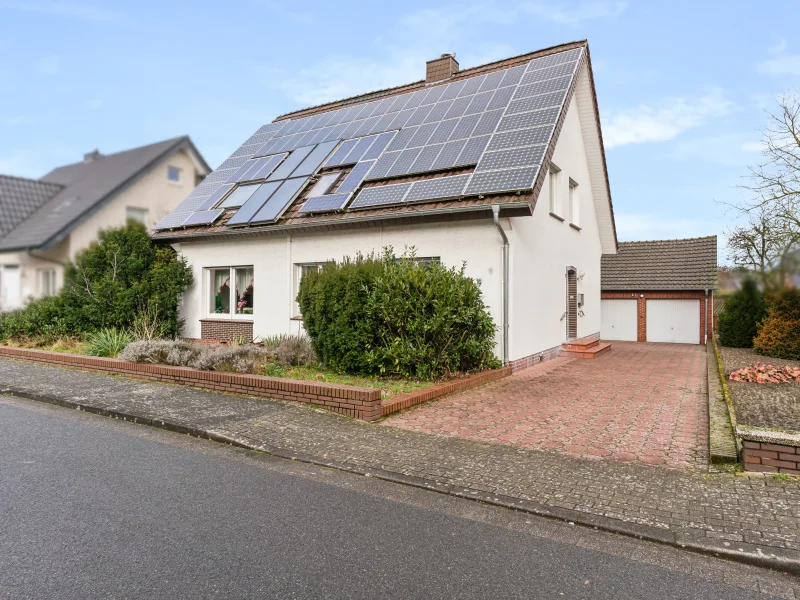 Titel - Haus kaufen in Wallenhorst - Charmantes Wohnhaus mit Wintergarten und Baureserve in einer Toplage von Hollage