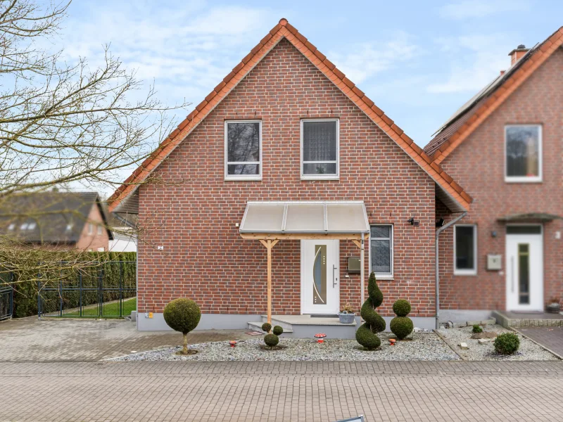 Titelbild - Haus kaufen in Kirchlengern - Schöne Doppelhaushälfte in Kirchlengern