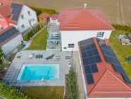 Pool und PV-Anlage