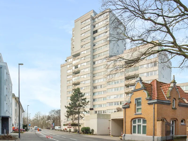 Titel - Wohnung kaufen in Köln - Großzügige 3-Zimmer-Wohnung im Lindenhof mit Rheinblick in Köln-Porz