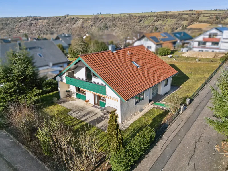 Hausansicht - Haus kaufen in Möckmühl - Attraktives Einfamilienhaus in ruhiger Lage in Möckmühl