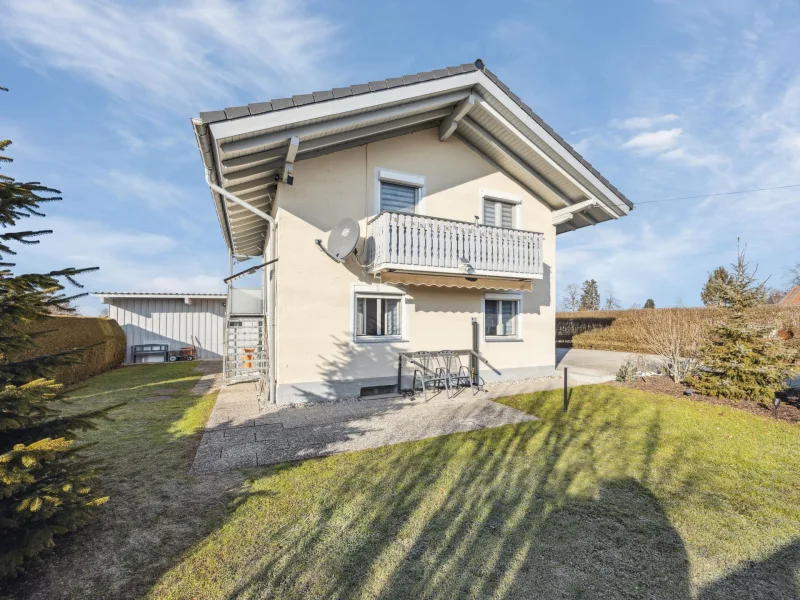 Ansicht - Haus kaufen in Großkarolinenfeld - Modernes Einfamilienhaus auf großzügigem Grundstück mit Panoramablick auf die Berge