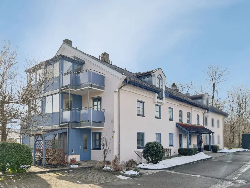 Hausansicht - Wohnung kaufen in Trostberg - Charmante 1-Zimmer-Apartmentwohnung in Trostberg