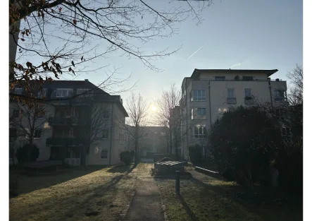 Außenansicht - Wohnung kaufen in Dresden - Schöne 2-Zimmer-Erdgeschosswohnung mit Terrasse im Wohnpark Reick