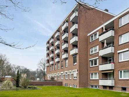 Außenansicht 1 - Wohnung kaufen in Glinde - Ihr neues Zuhause in Glinde – Komfortable Eigentumswohnung mit Balkon und Tiefgaragenstellplatz