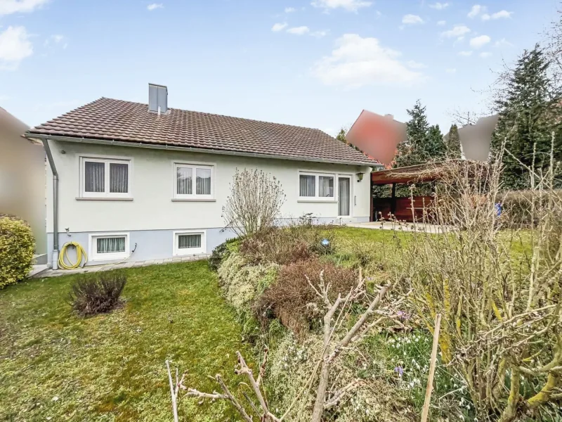 Titelbild - Haus kaufen in Kitzingen - Gemütliches Einfamilienhaus mit Ausbaupotential in Kitzingen