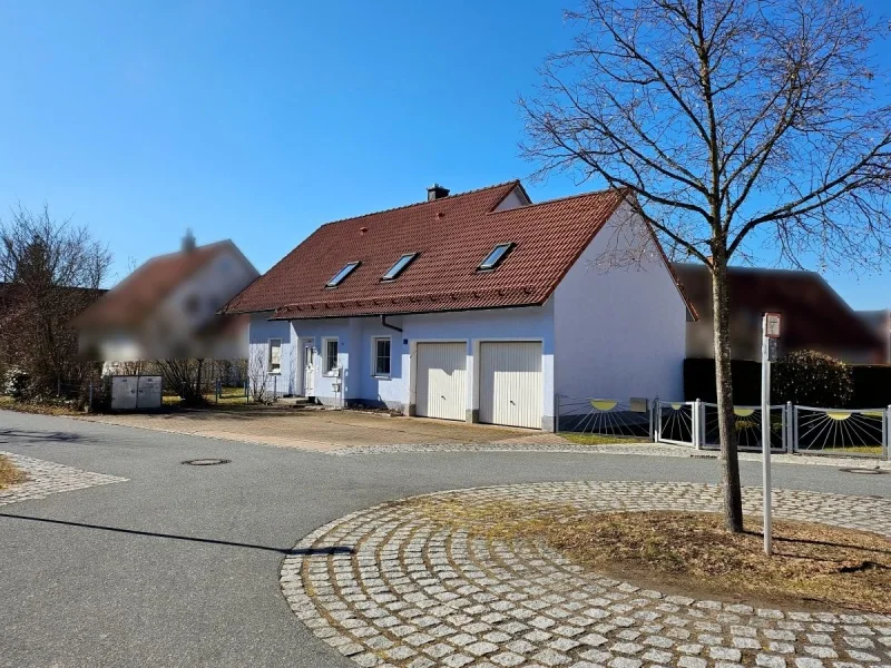 Ansicht - Haus kaufen in Grafenwöhr - Einfamilienhaus in ruhiger Lage von Grafenwöhr -  auch als Zweifamilienhaus geeignet