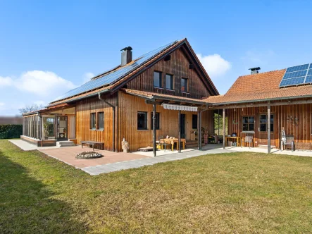 Titelbild - Haus kaufen in Falkenberg - Energiespar-Einfamilienhaus auf großem Grundstück in Diepoltskirchen