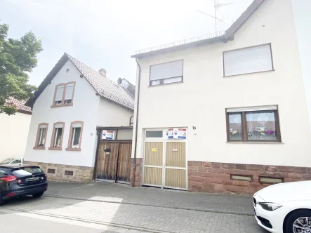 Schillerstrasse 73 und 75 - Haus kaufen in Bad Dürkheim - Charmantes Häuschen mit Potenzial: Garten, Garage ein bezahlbarer Traum für 700 € im Monat!