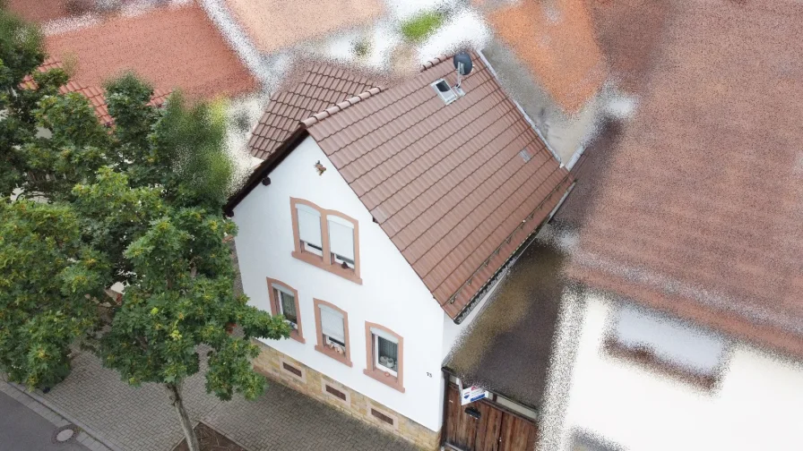 Häuschen von Vorne - Haus kaufen in Bad Dürkheim - Charmantes Häuschen mit Potenzial: Garten, Garage ein bezahlbarer Traum!