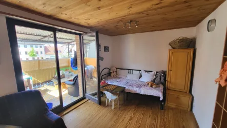 Wohnzimmer - Wohnung kaufen in Ilvesheim - 2-Zi. Wohnung im schönen Ilvesheim steht ab sofort zum Verkauf! Hervorragend für Kapitalanleger!