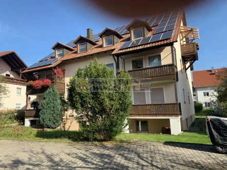 Ansicht - Haus kaufen in Regenstauf - Perfektes Anlageobjekt in Regenstauf : 6 x 3-Zimmer Wohnung je mit Balkon