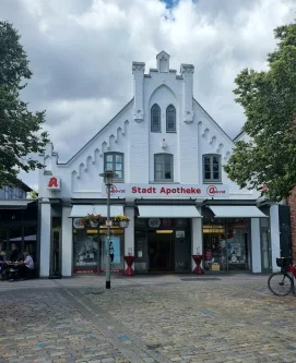 Gebäudeansicht - Laden/Einzelhandel mieten in Neumünster - Erdgeschoss-Einzelhandelsfläche am Marktplatz von Neumünster zu vermieten!