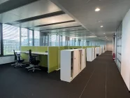 Büro mit Sonnenschutz