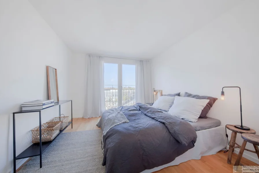Schlafzimmer_groß - Wohnung mieten in München - Moderne, helle 3-Zimmer-Wohnung mit Loggia und Einbauküche