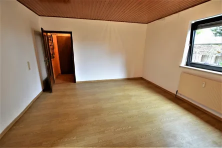 helles Zimmer zum Wohnen  - Wohnung kaufen in Wöllstein - Ideale Kapitalanlage - gut zu vermietende Wohnung in kleiner Wohnanlage incl. EBK