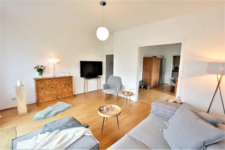 1. OG Blick vom Balkon mit Esszimmer und Küche - Haus kaufen in Bad Kreuznach - JETZT investieren im prosperierenden MIETMARKT in Bad Kreuznach - Stilvolles MFH mit 3 WE