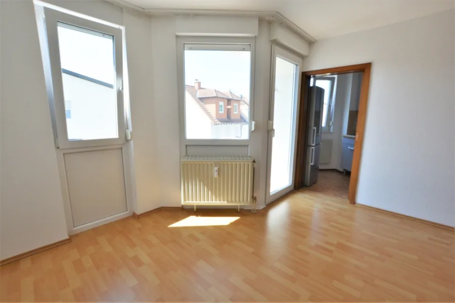Wohnzimmer 2 - Wohnung mieten in Bad Kreuznach - Attraktive 2-Zimmerwohnung - mit EBK und TG.