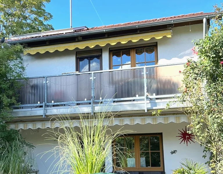 Blick vom Garten - Haus kaufen in Weiler bei Bingen - Traumhaftes Einfamilienhaus mit perfekter Raumaufteilung, tollem Fernblick und Outdoor-Pool.