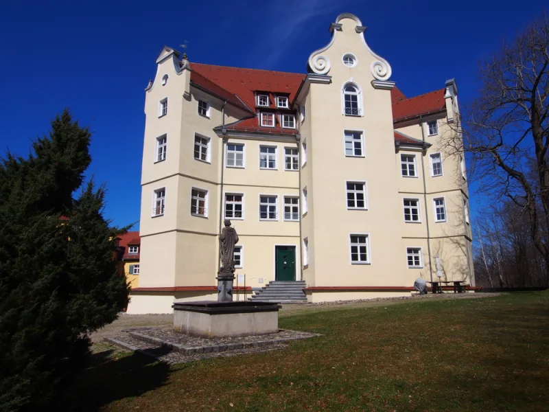 Schloss - Wohnung kaufen in Germering - HIER KANN WOHNRAUM ENTSTEHEN - ENTDECKEN SIE DAS POTENZIAL - WOHNEN MIT FLAIR