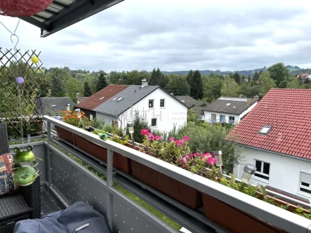 Ausblick Westbalkon - Wohnung kaufen in Kempten - DG 4 ZIMMER WOHNUNG MIT GROßEM GARTEN+HOBBYRAUM - KE WEST