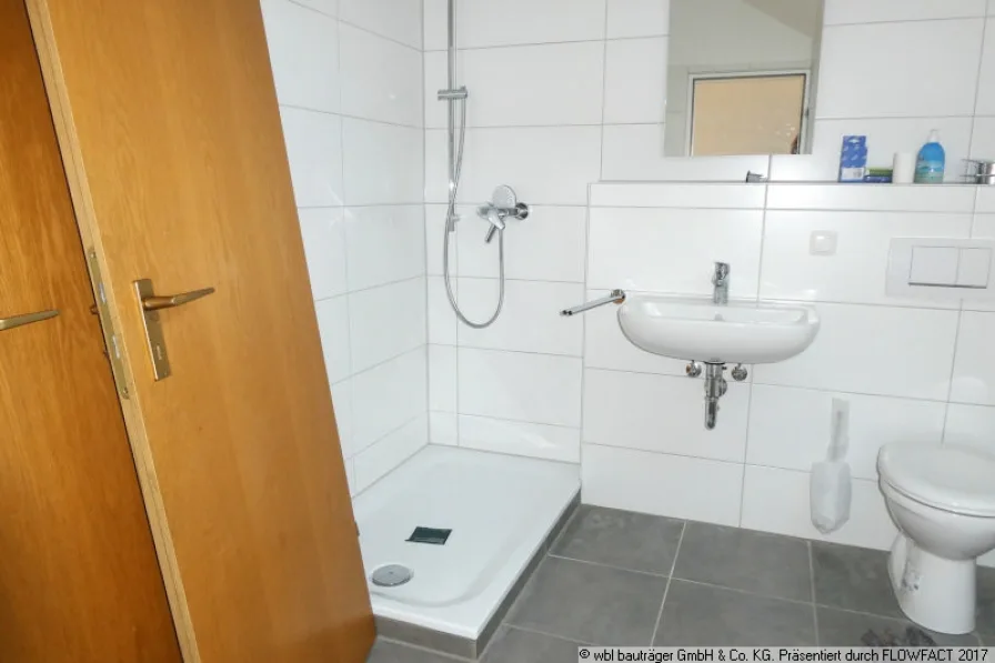 Modernes Badezimmer mit Dusche