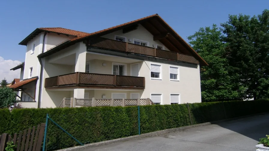 Ansicht - Wohnung kaufen in Vilshofen - Noble Lage, nobles Haus: komplette oberste Etage in 3-Familienhaus in Vilshofen
