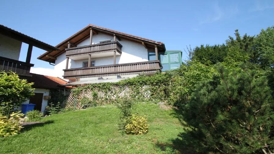 Ansicht Westseite - Haus kaufen in Passau - Keine Käuferprovision: Einfamilienhaushälfte mit Donaublick in Passau-Hacklberg