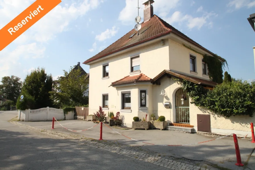 Ansicht Eingangsseite - Haus kaufen in Osterhofen - Liebenswertes Stadthaus mit Gartenparadies -  400 m vom Stadtplatz Osterhofen