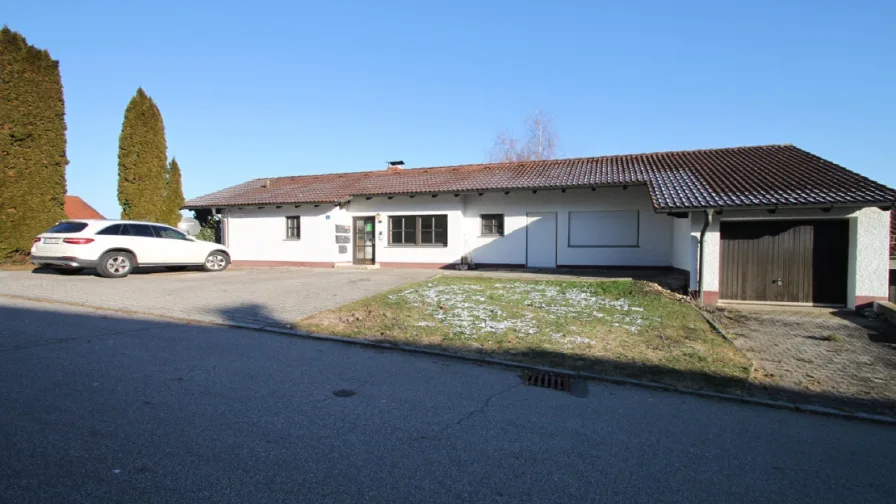 Blick auf Wohnanalge - Wohnung kaufen in Vilshofen - 68 m² große Terrassenwohnung mit Garten und Donaublick in Vilshofen